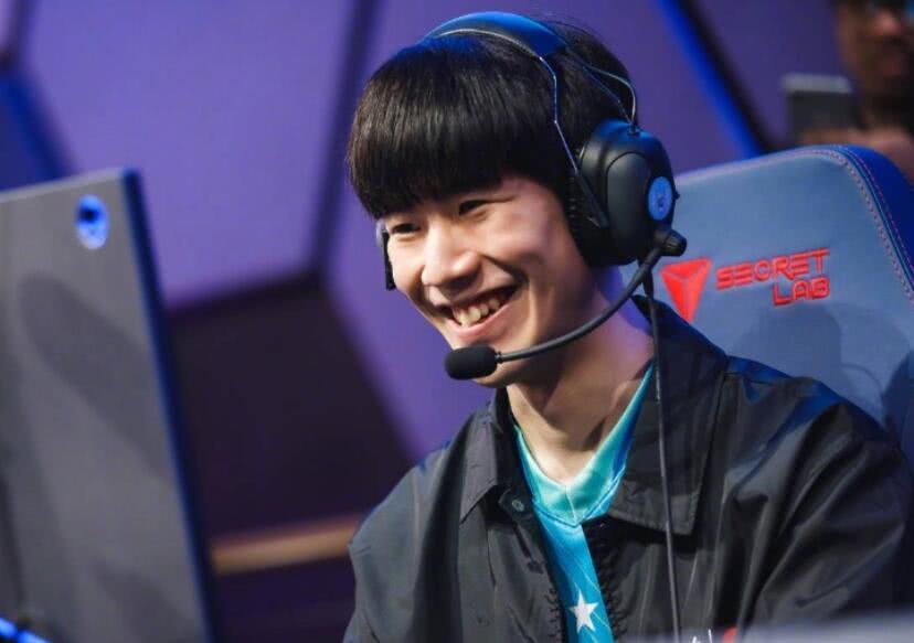 Spirit 在 BLAST Bounty Fall 2025 决赛中以 3：0 战胜 The MongolZ ，荣获冠军。