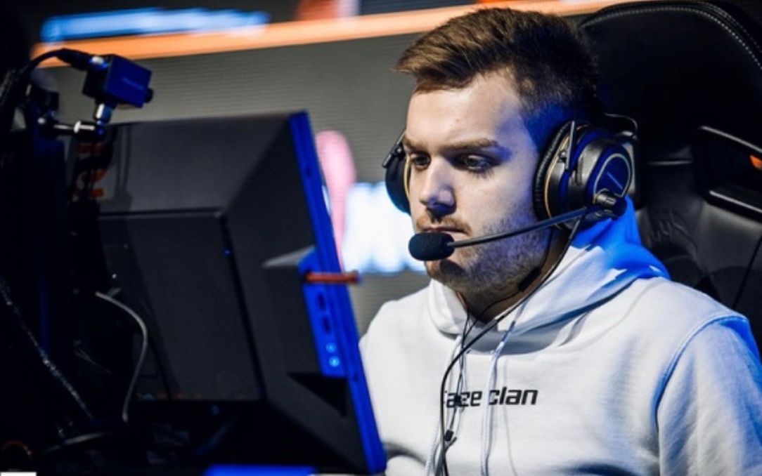 FPX官博更新拍摄日花絮：翼往吾前，新赛季小凤凰冲